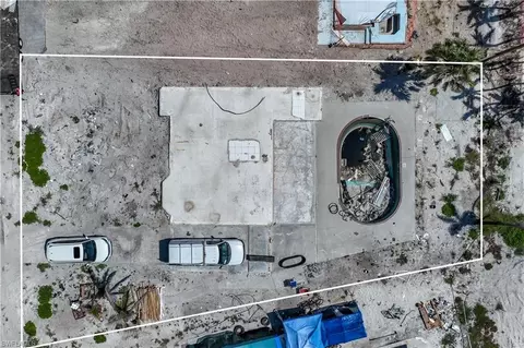 110 Mid Island Dr, Fort Myers Beach, FL 33931