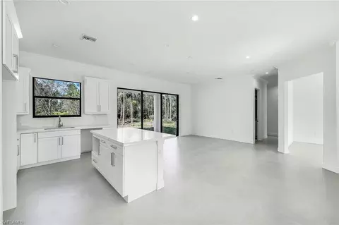 2927 68th Ave NE, Naples, FL 34120 photo 2