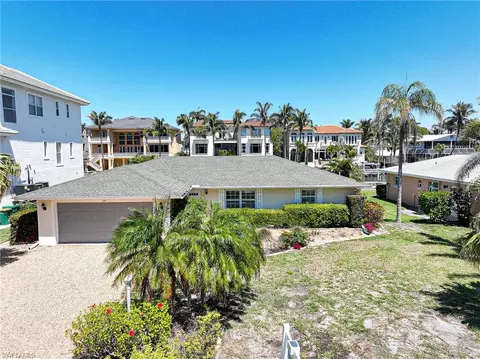 177 Channel Dr, Naples, FL 34108 photo 2