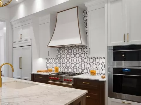 Kitchen - 620 Binnacle Dr, Naples, FL 34103 photo 4 of 7