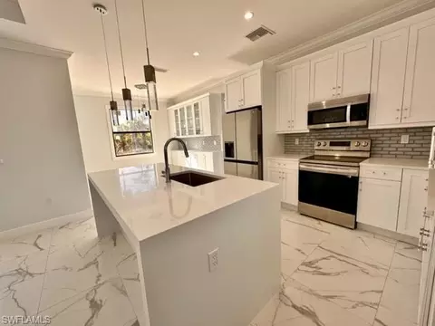 4075 8th Ave SE, Naples, FL 34117 photo 4