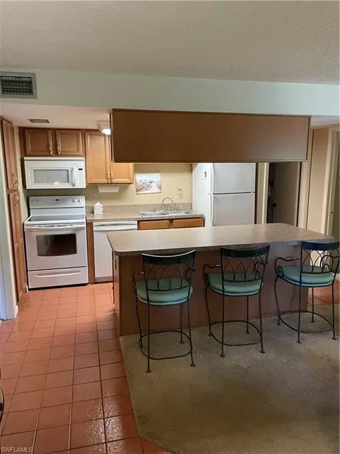 208 Palm Dr #5, Naples, FL 34112