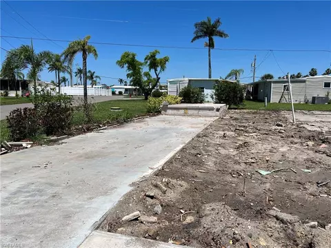 122 Shoreland Dr, Fort Myers, FL 33905