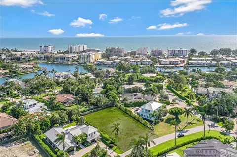350 Rudder Rd, Naples, FL 34102