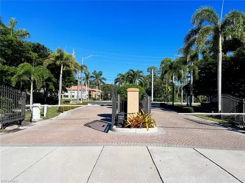 1374 Serrano Cir, Naples, FL 34105 photo 27