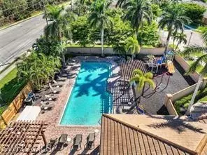 1374 Serrano Cir, Naples, FL 34105 photo 21