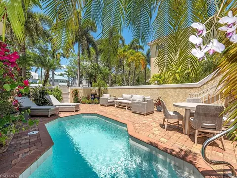 846 9th Ave S #104, Naples, FL 34102