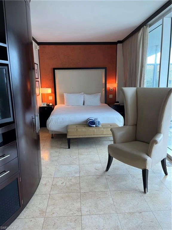 1437 Collins Ave Unit 317  