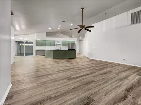 4112 Country Club Blvd, Cape Coral, FL 33904