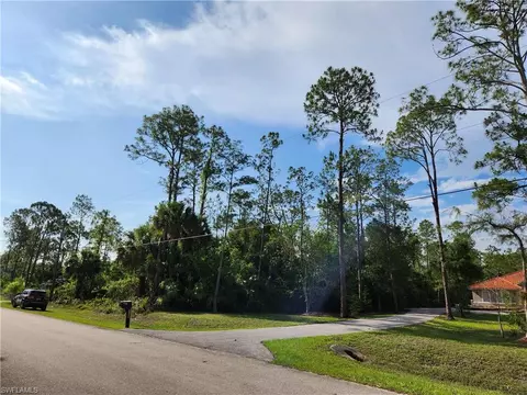 6 Th Ave SE, Naples, FL 34117