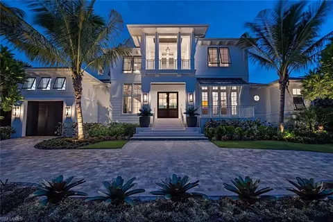 140 5th Ave S, Naples, FL 34102