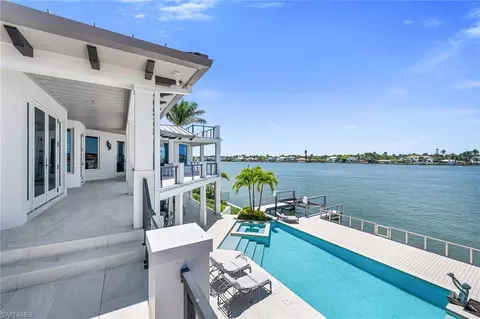 1960 Kingfish Rd, Naples, FL 34102