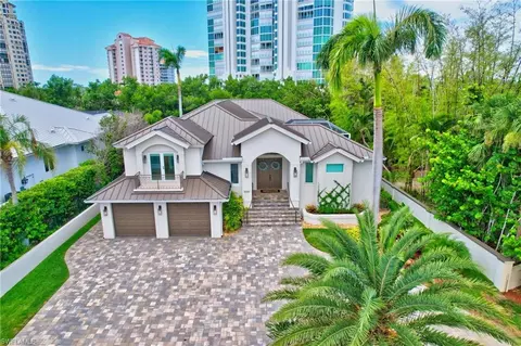 5141 Seahorse Ave, Naples, FL 34103