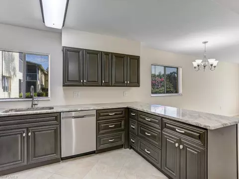 8135 Country Rd #103, Fort Myers, FL 33919