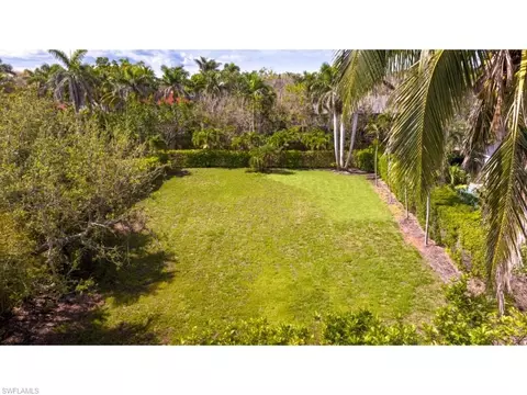 130 Shell Aly, Naples, FL 34102 photo 2