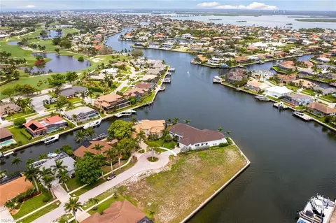 1575 Buccaneer Ct, Marco Island, FL 34145