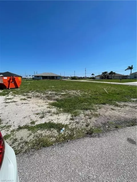 232 NW 9th Ter, Cape Coral, FL 33990