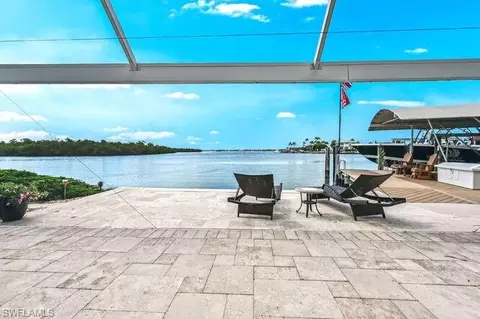 160 Tahiti St, Naples, FL 34113