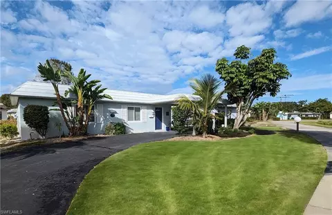 9 Kings Rd #A-10, Naples, FL 34112