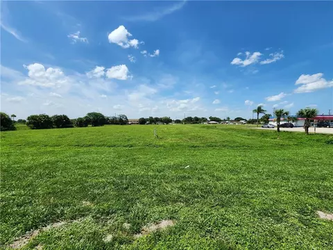 U S Hwy 27 + 10th St, Moore Haven, FL 33471