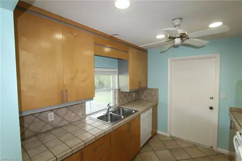 Kitchen - 133 Mentor Dr, Naples, FL 34110 photo 4 of 4