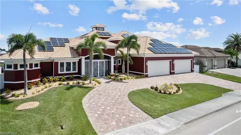 831 Lucerne Pkwy, Cape Coral, FL 33904