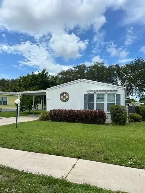 607 Charlemagne Blvd, Naples, FL 34112