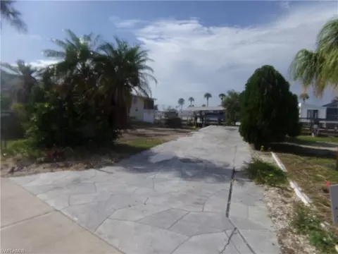 11391 Azalea Ln, Fort Myers Beach, FL 33931