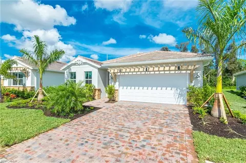 279 Tamarindo Ln, Naples, FL 34114
