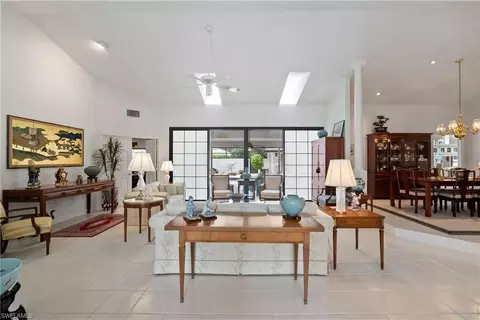 802 Tallow Tree Ct, Naples, FL 34108 photo 3
