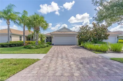 8717 Querce Ct, Naples, FL 34114 photo 2