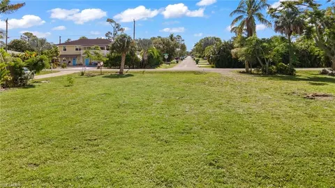4718 Normandy Dr, Naples, FL 34112 photo 8