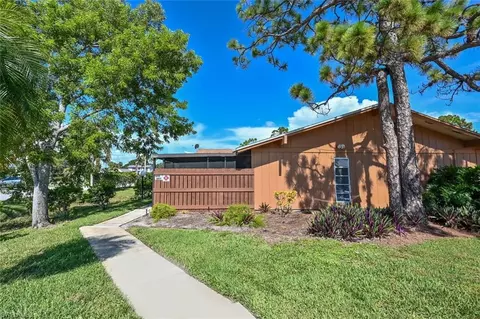5636 Foxlake Dr, North Fort Myers, FL 33917