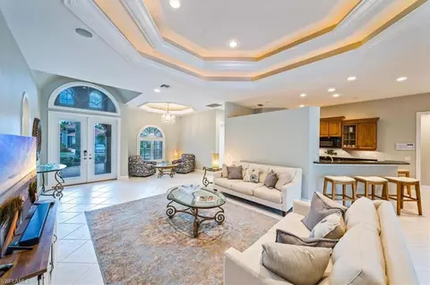 527 Eagle Creek Dr, Naples, FL 34113 photo 2