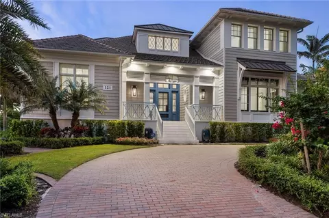 121 3rd Ave N, Naples, FL 34102