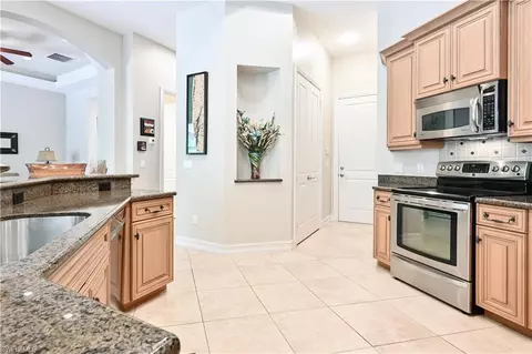 403 Saddlebrook Ln, Naples, FL 34110 photo 14