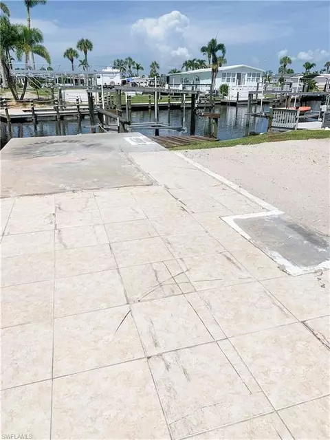 17800 Peppard Dr, Fort Myers Beach, FL 33931