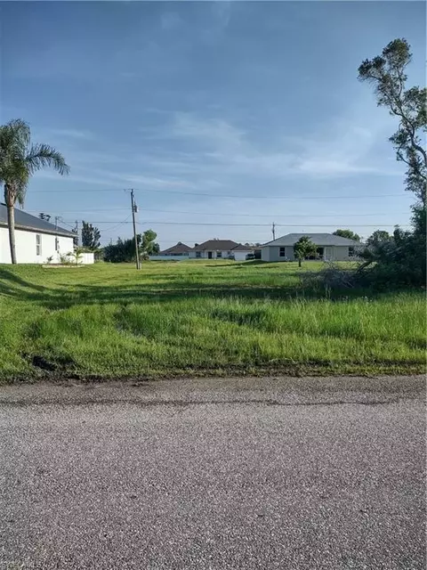 2725 NW 5th St, Cape Coral, FL 33993