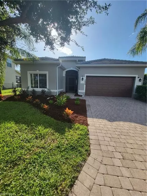 2888 Blossom Ct, Naples, FL 34120