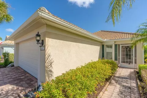 8697 Querce Ct, Naples, FL 34114 photo 2