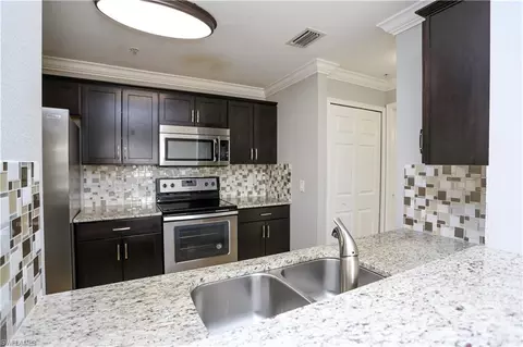 9055 Gervais Cir #1407, Naples, FL 34120
