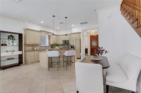 380 10th St S #201, Naples, FL 34102