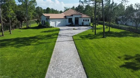284 16th Ave NE, Naples, FL 34120