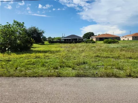2915 25 St SW, Lehigh Acres, FL 33976