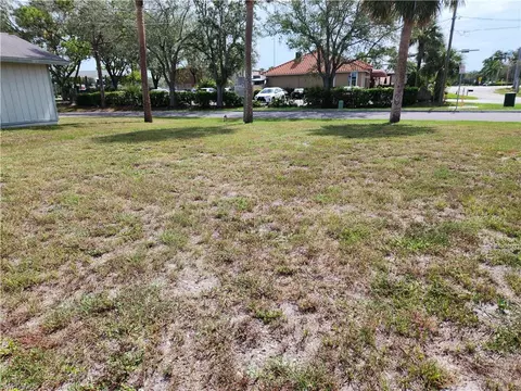 873 8th Ct E, Naples, FL 34108 photo 2
