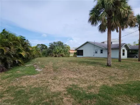 873 8th Ct E, Naples, FL 34108