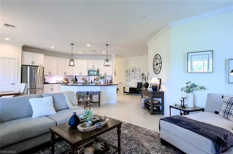 15153 Palmer Lake Cir #201, Naples, FL 34109