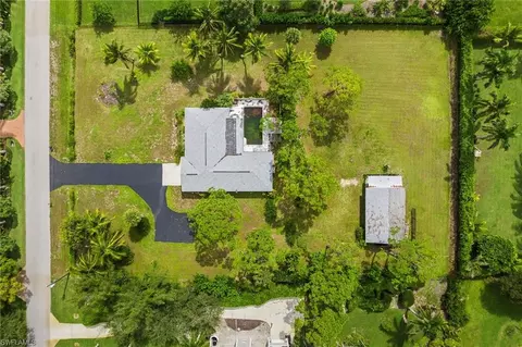 124 Eugenia Dr, Naples, FL 34108 photo 2