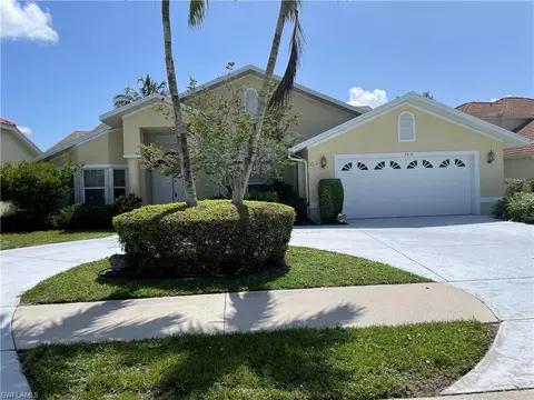 2018 Crown Pointe Blvd E, Naples, FL 34112