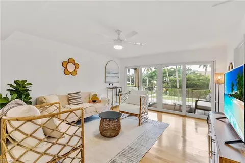 900 8th Ave S #202, Naples, FL 34102